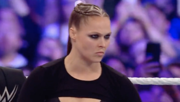 video-ronda-rousey-returns-to-wwe-wins-royal-rumble-match-png