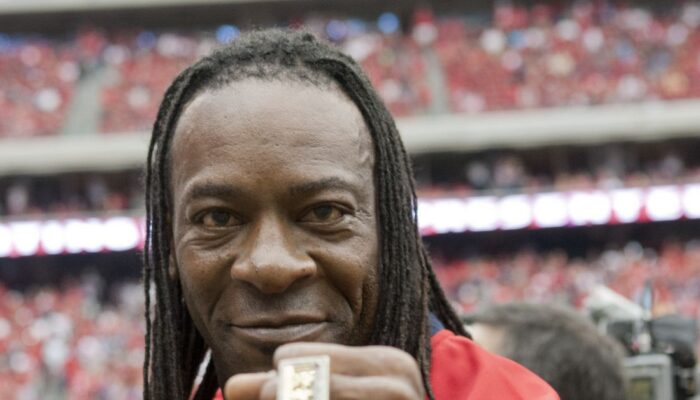 booker-t-wwe-hall-of-famer-likens-mma-to-wwe-jpg