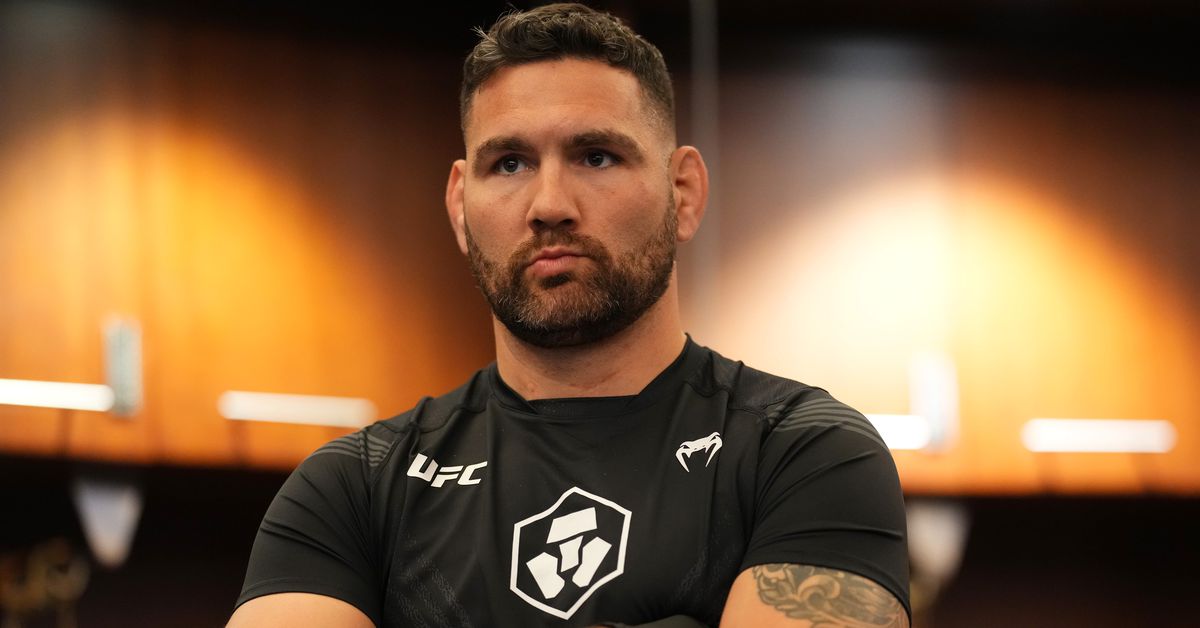 chris-weidman-plans-to-return-to-ufc-following-a-broken-jpg