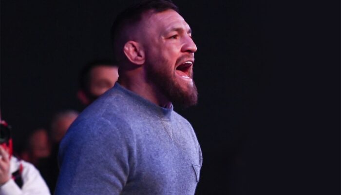 Conor McGregor närmar sig Charles Oliveira