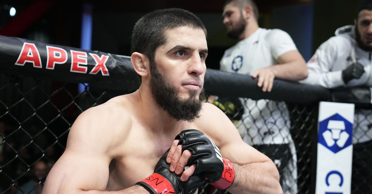 islam-makhachev-believes-charles-oliveira-will-finish-justin-gaethje-conor-jpg