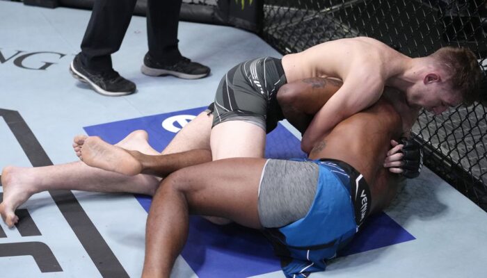 ufc-vegas-48-video-kyle-daukaus-beats-darce-to-stop-jpg