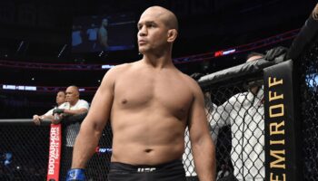 junior-dos-santos-has-signed-with-eagle-fc-and-will-jpg
