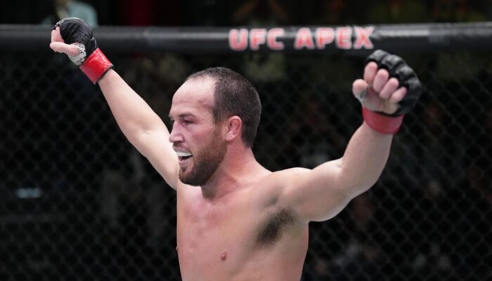 ufc-vegas-50-video-damon-jackson-wraps-up-arm-triangle-choke-jpg