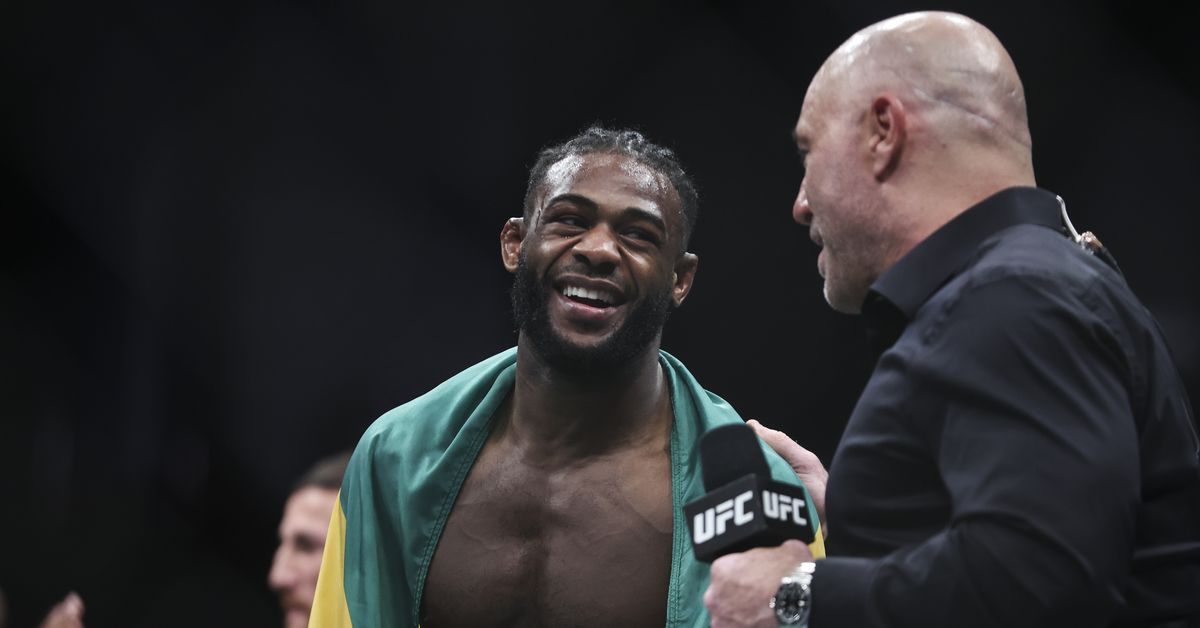 aljamain-sterling-unveils-apology-form-for-fans-after-ufc-273-jpg