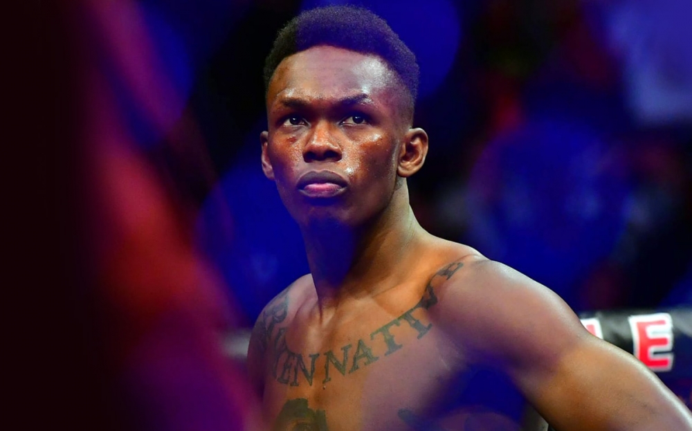 Israel Adesanya dio una predicción para la pelea entre Khamzat Chimaev y Gilbert Burns