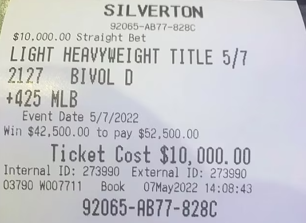 Alvarez - Bivol: Mayweather bet