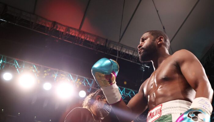 floyd-mayweather-wins-over-don-moore-in-an-lopsided-display-jpg