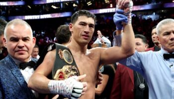 golovkin-congratulated-bivol-de-la-hoya-turned-to-canelo-alimkhanuly-jpg