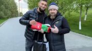 Khamzat Chimaev kom med gåvor till Ramzan Kadyrov