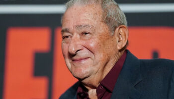 tyson-fury-forlader-ikke-foer-usyk-joshua-revanchekamp-promotor-jpg