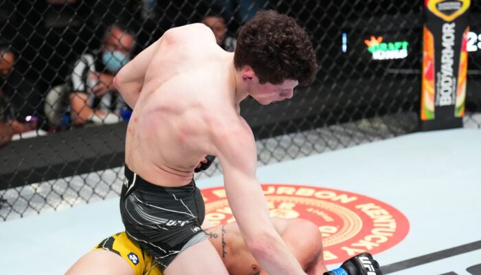 ufc-vegas-55-video-chase-hooper-ends-wild-battle-with-jpg