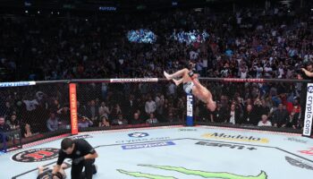 video-michael-chandlers-knockout-of-the-year-kick-even-more-jpg