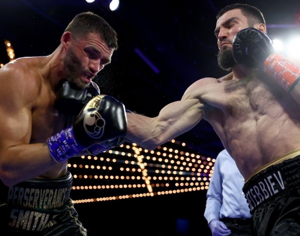 artur-beterbiev-joe-smith-video-af-knockouten-og-kampens-jpg