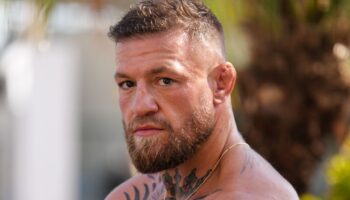 dana-white-likes-conor-mcgregor-next-to-michael-chandler-it-jpg