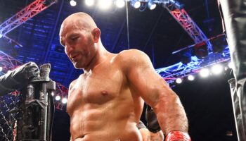 glover-teixeiras-fateful-attempt-at-guillotine-against-jiri-prochazka-at-jpg