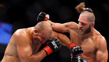 jiri-prochazka-aggressive-jan-blachowicz-tried-to-flex-cageside-at-jpg