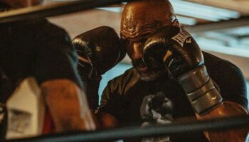 mike-tyson-brot-upp-och-forstorde-nastan-tranarens-hytt-video-jpg