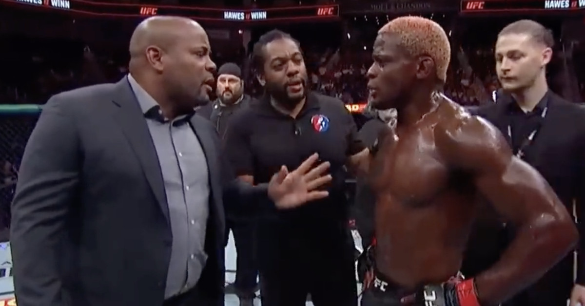 video-daniel-cormier-phil-hawes-get-into-heated-verbal-altercation-png