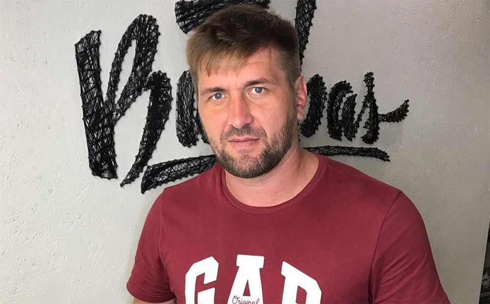 Vitaly Minakov forderte Sergei Kharitonov heraus