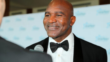 holyfield-delar-med-sig-av-de-mest-ikoniska-minnen-fran-jpg