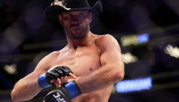 the-end-of-an-era-fighters-pay-tribute-to-cowboy-jpg