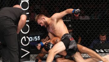 ufc-london-video-jonathan-pearce-overwhelms-makwan-amirkhani-for-ground-and-pound-jpg