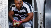 mike-tyson-spij-z-doradca-wieziennym-aby-skrocic-kare-jpg
