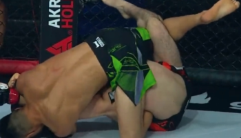 missed-fists-fighter-nearly-knocks-out-opponent-then-finishes-him-png
