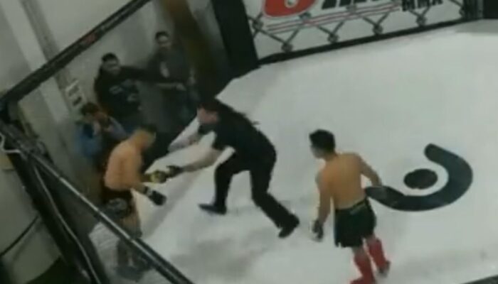 missed-fists-referee-catches-knocked-out-fighter-before-he-hits-jpg