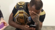 video-leon-edwards-and-his-mother-weep-backstage-as-he-png