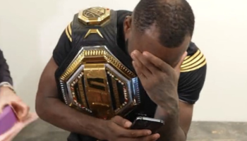video-leon-edwards-and-his-mother-weep-backstage-as-he-png