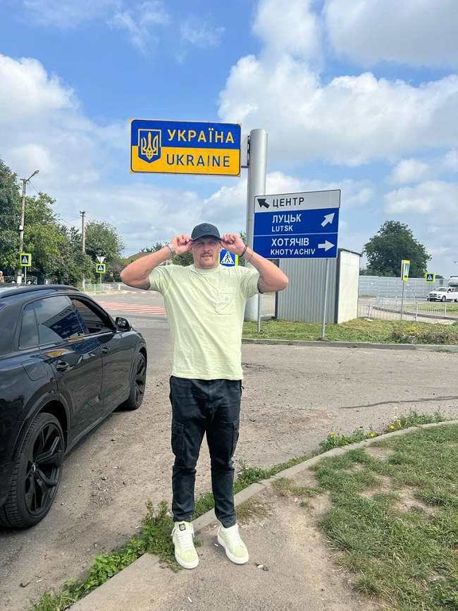 Oleksandr Usyk regresó a Ucrania