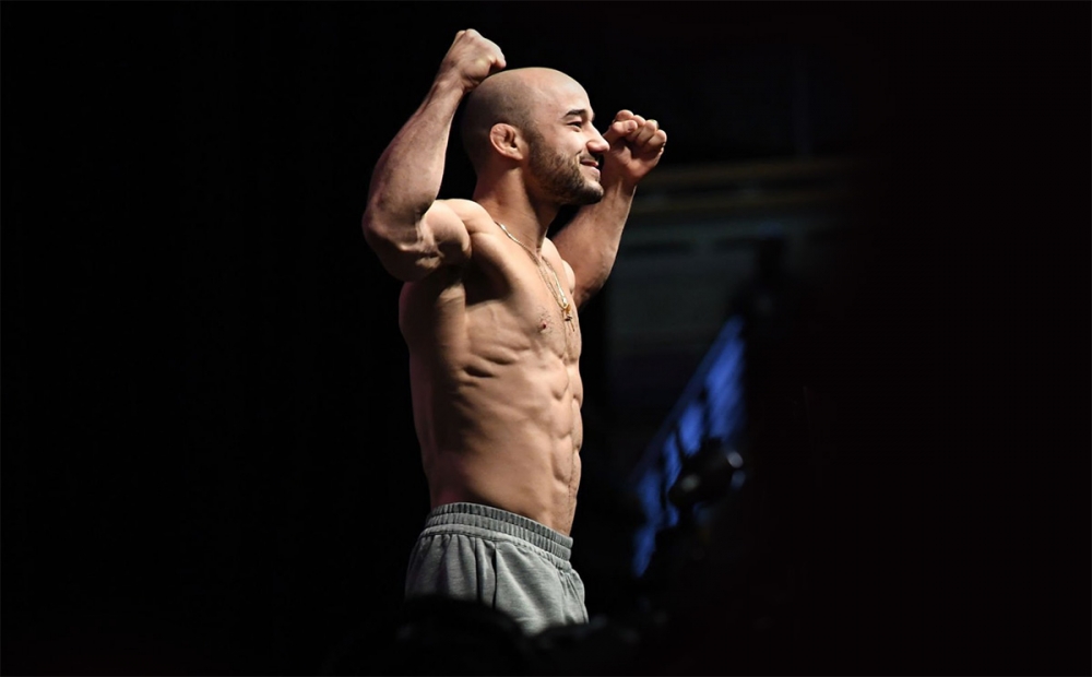 Marlon Moraes firma con el PFL