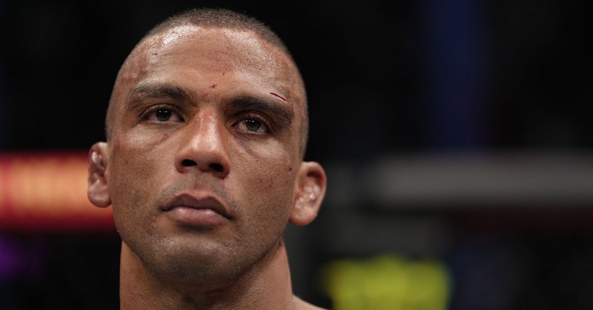edson-barboza-is-injured-in-ufc-vegas-63-match-with-jpg