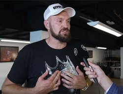 fury-turned-to-usyk-find-your-balls-and-come-asshole-jpg