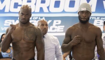 social-gloves-2-live-blog-adrian-peterson-vs-leveon-bell-jpg