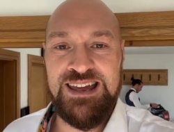 tyson-fury-is-back-in-touch-scolded-usyk-and-png