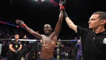ufc-paris-results-william-gomis-survives-last-second-comeback-attempt-jpg