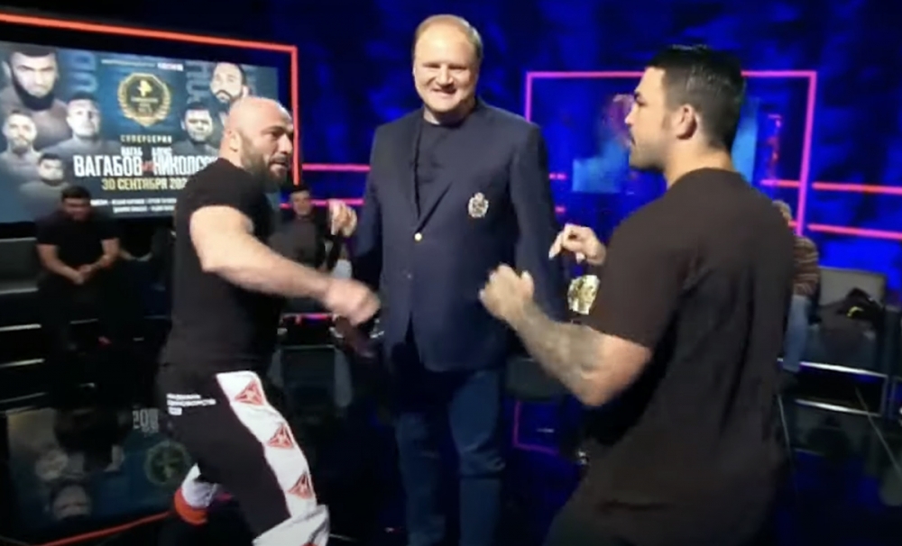 Maga Ismailov peleó con Mike Perry