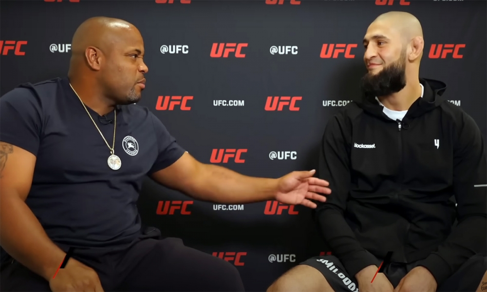 Daniel Cormier schätzte die Chancen von Khamzat Chimaev im Mittelgewicht ein