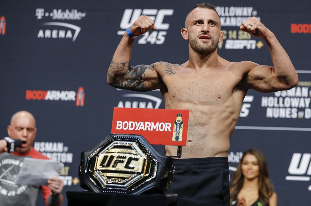 Volkanovski enfrentará o vencedor da luta Oliveira-Makhachev