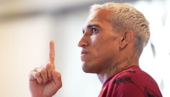 charles-oliveira-open-to-possible-alexander-volkanovski-champ-vs-champ-jpg