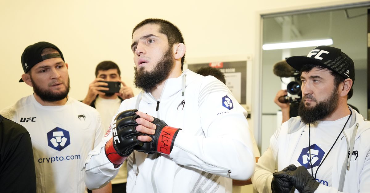 hot-tweets-charles-oliveiras-all-time-stakes-against-islam-makhachev-at-jpg