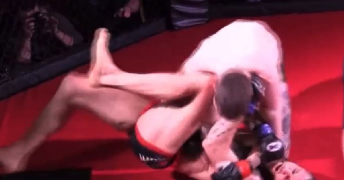 video-a-fighter-is-disqualified-for-landing-an-illegal-knee-jpg