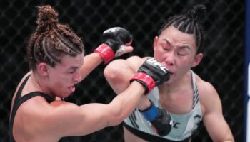 yan-xiaonan-slaps-mackenzie-dern-with-his-feet-and-fends-jpg
