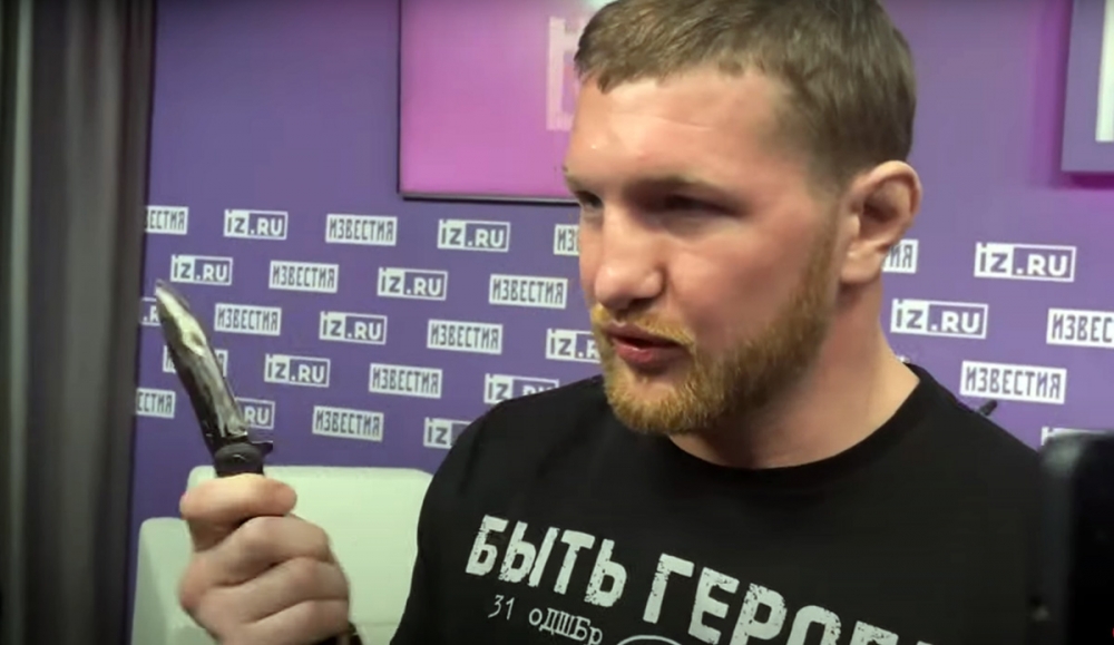 Vladimir Mineev wyciągnął nóż podczas wywiadu