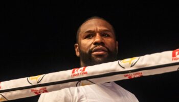 floyd-mayweather-vs-deji-weigh-in-video-jpg