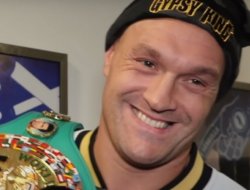 fury-invited-usyk-to-suck-on-a-lollipop-and-said-jpg