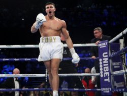 mayweather-show-fury-found-an-opponent-but-decided-to-play-jpg